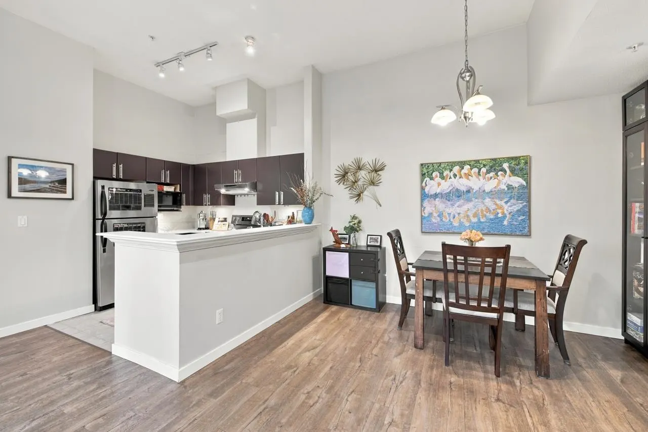 137 E 1st Street #401