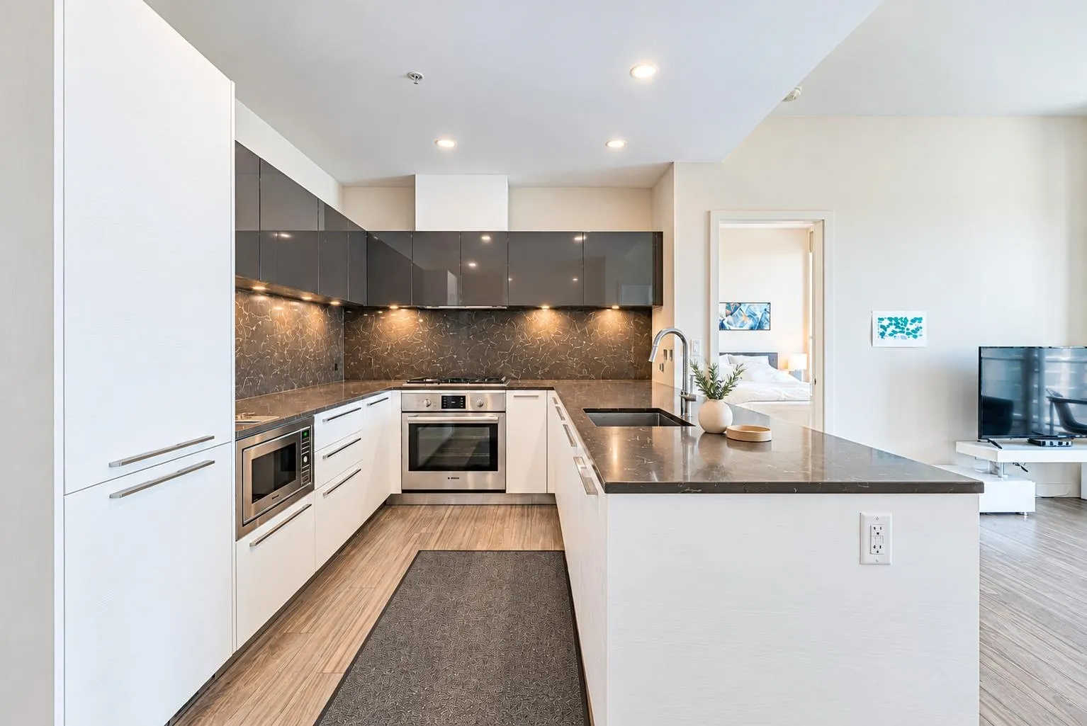 6288 Cassie Avenue #904