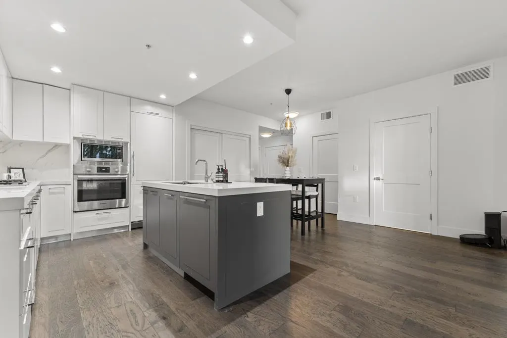7878 Granville Street #206