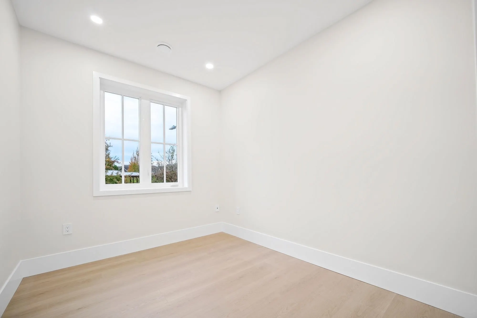 8391 Rideau Drive #1