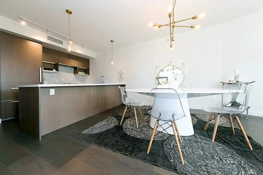 68 Smithe Street #810