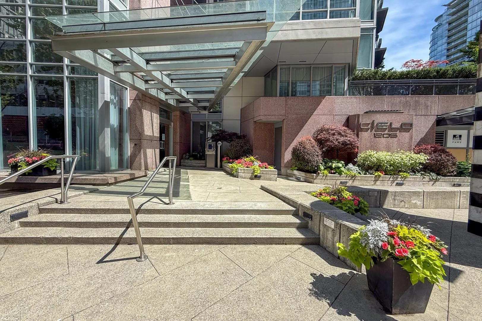 1205 W Hastings #2501
