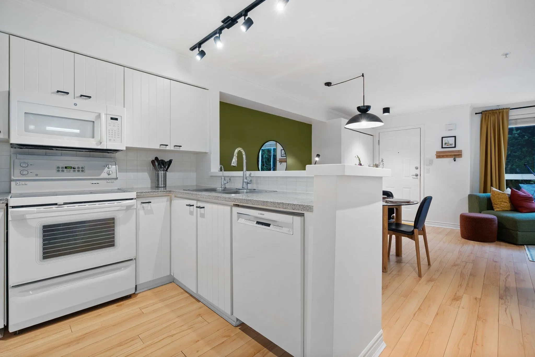 1005 Lynn Valley Road #3