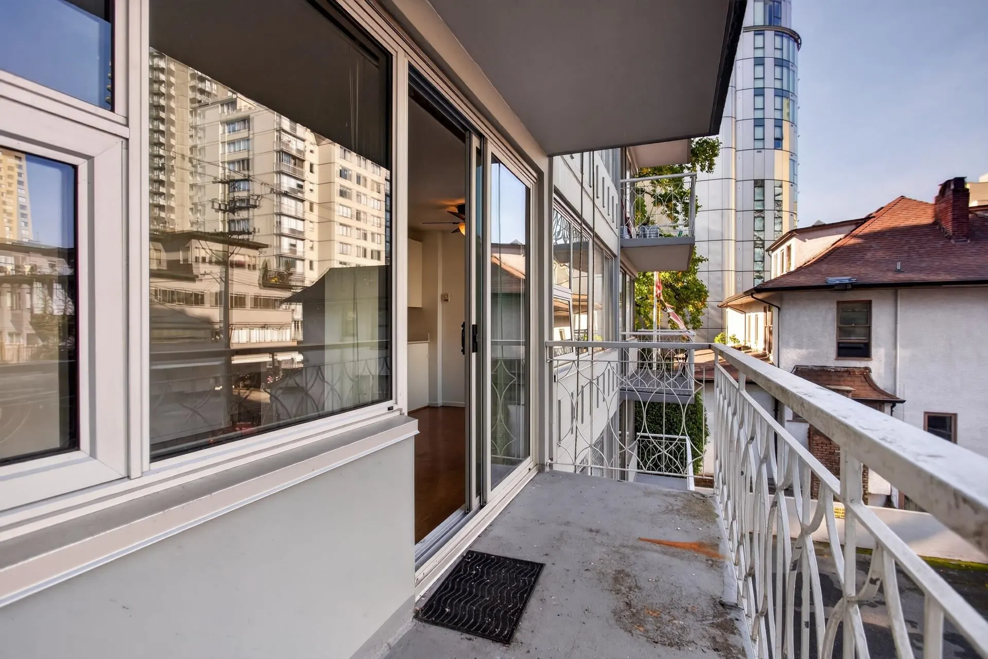 1219 Harwood Street #401