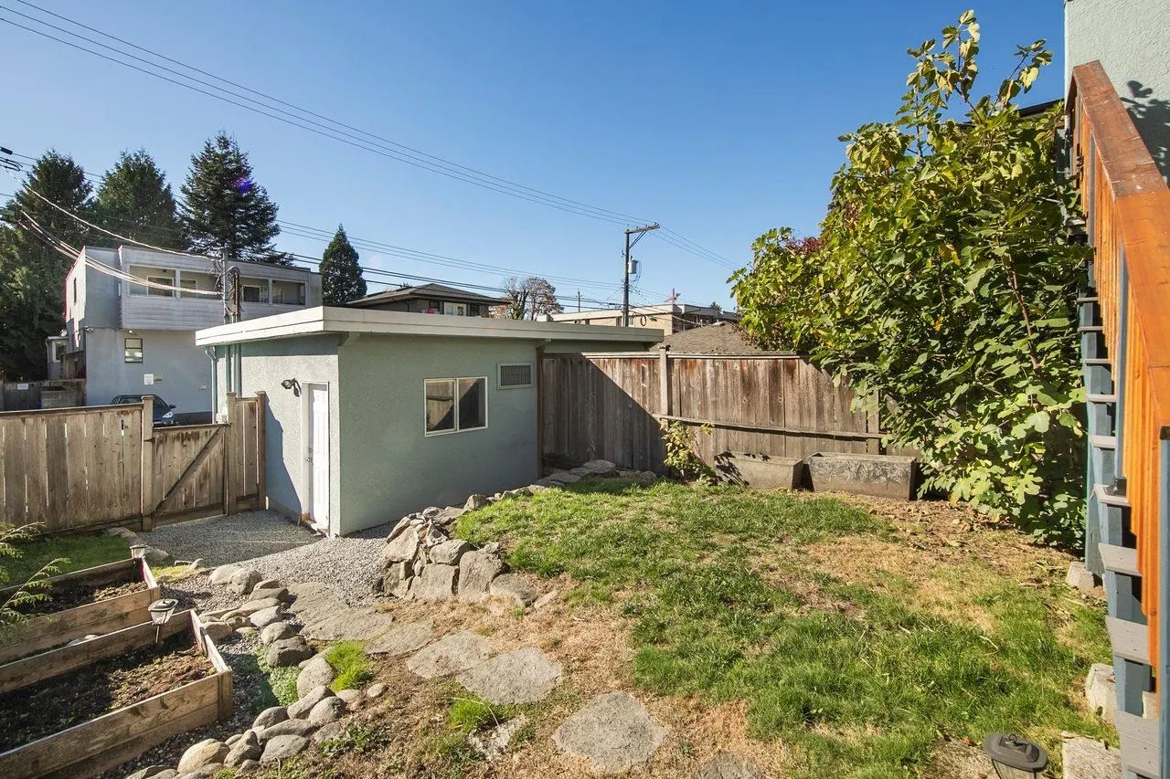 355 E 4th Street