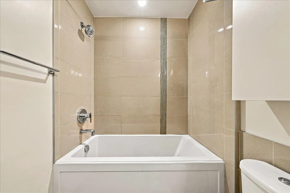 2214 Kelly Avenue #205