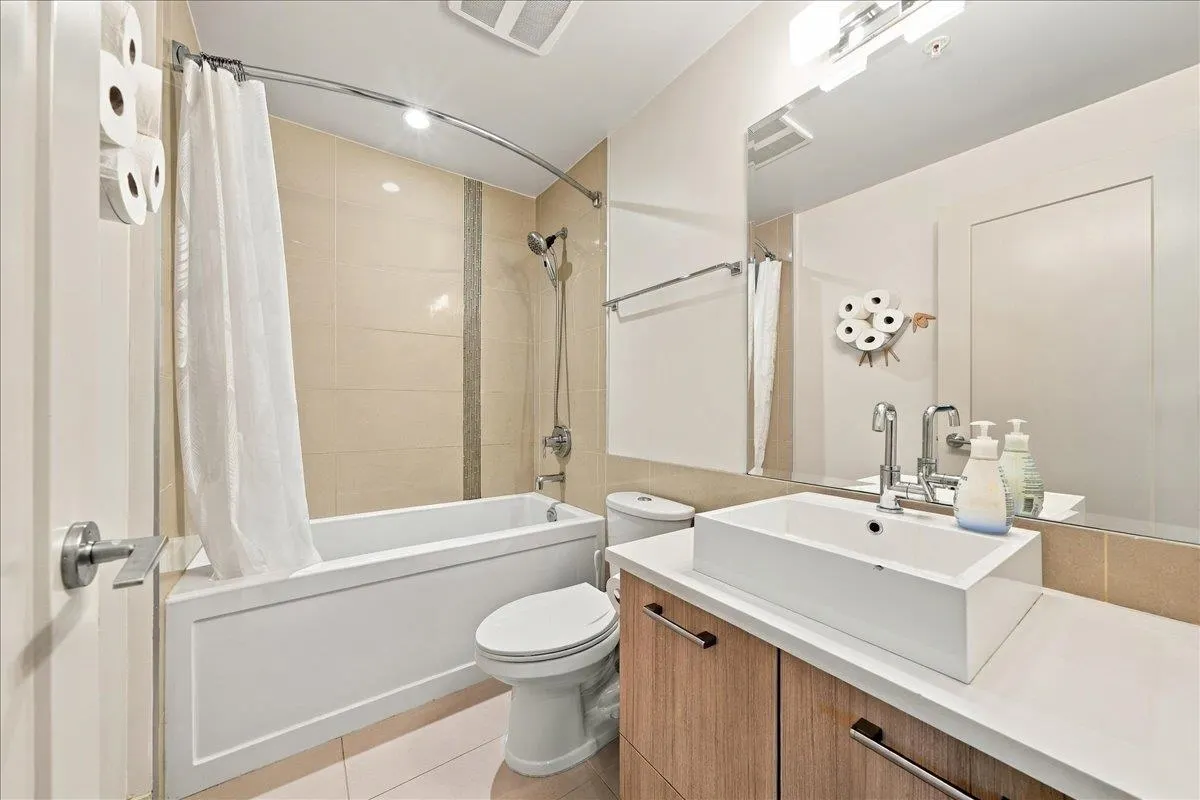 2214 Kelly Avenue #205