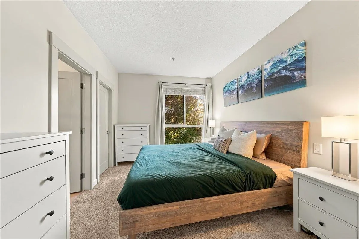 2214 Kelly Avenue #205