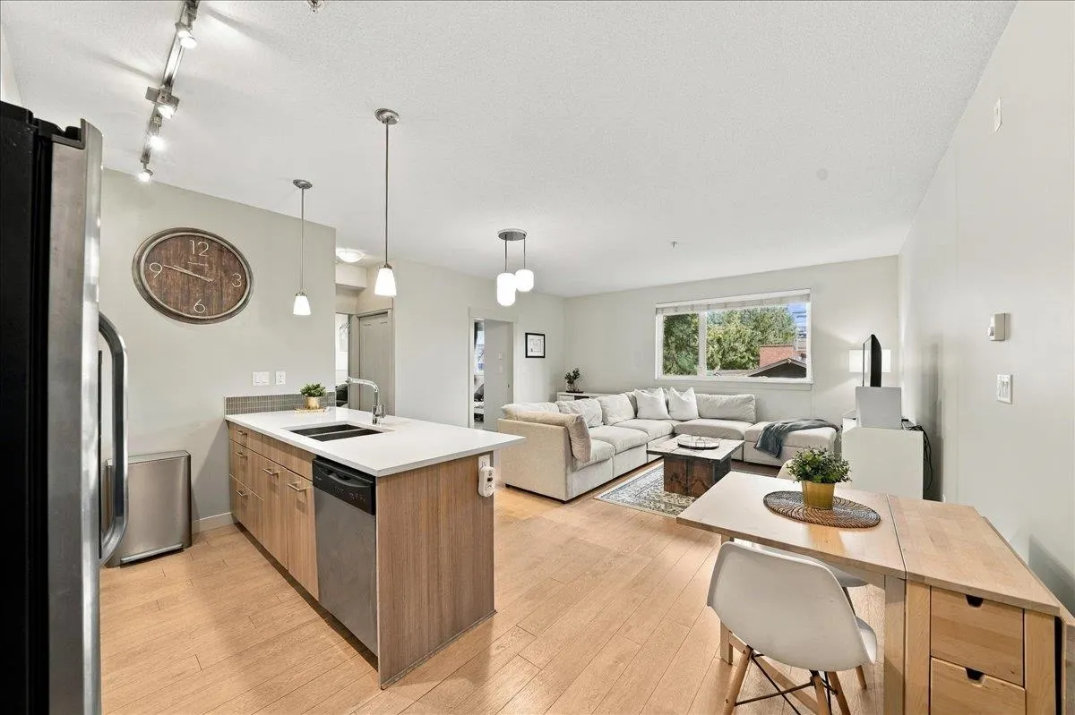 2214 Kelly Avenue #205