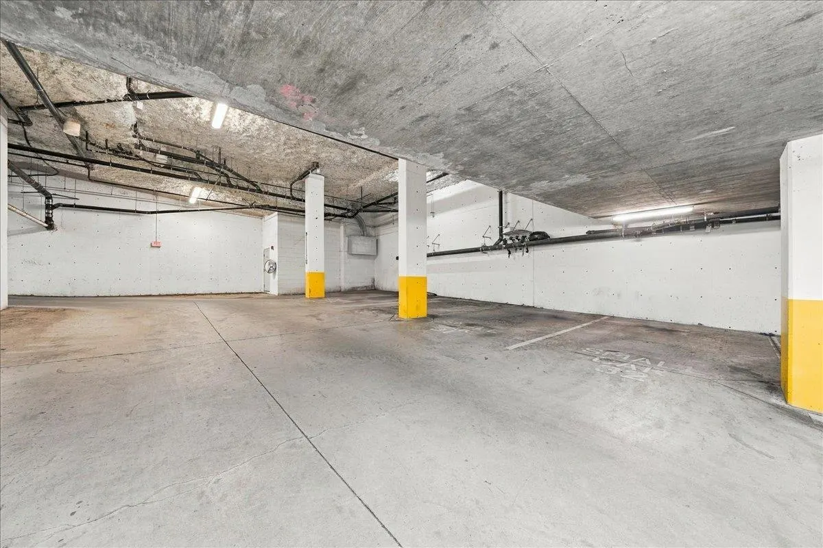 2214 Kelly Avenue #205