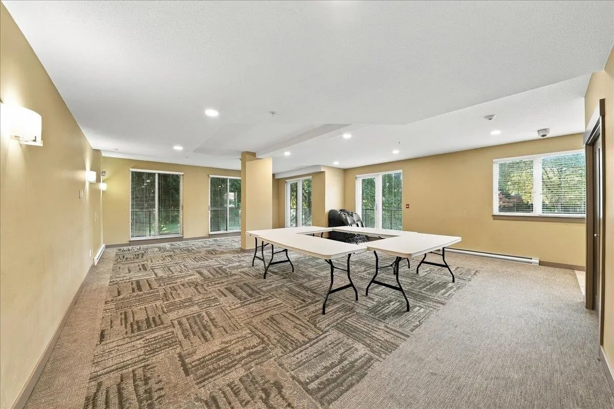 2214 Kelly Avenue #205