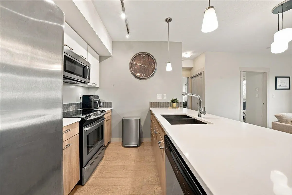 2214 Kelly Avenue #205