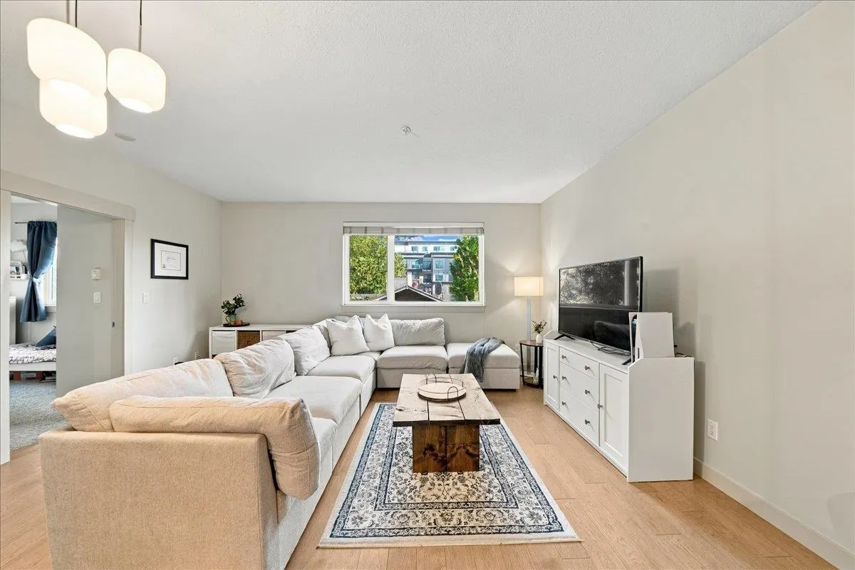 2214 Kelly Avenue #205