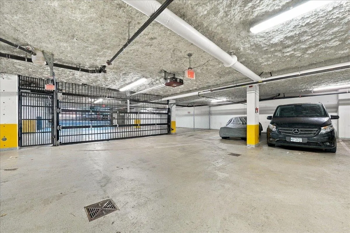 2214 Kelly Avenue #205