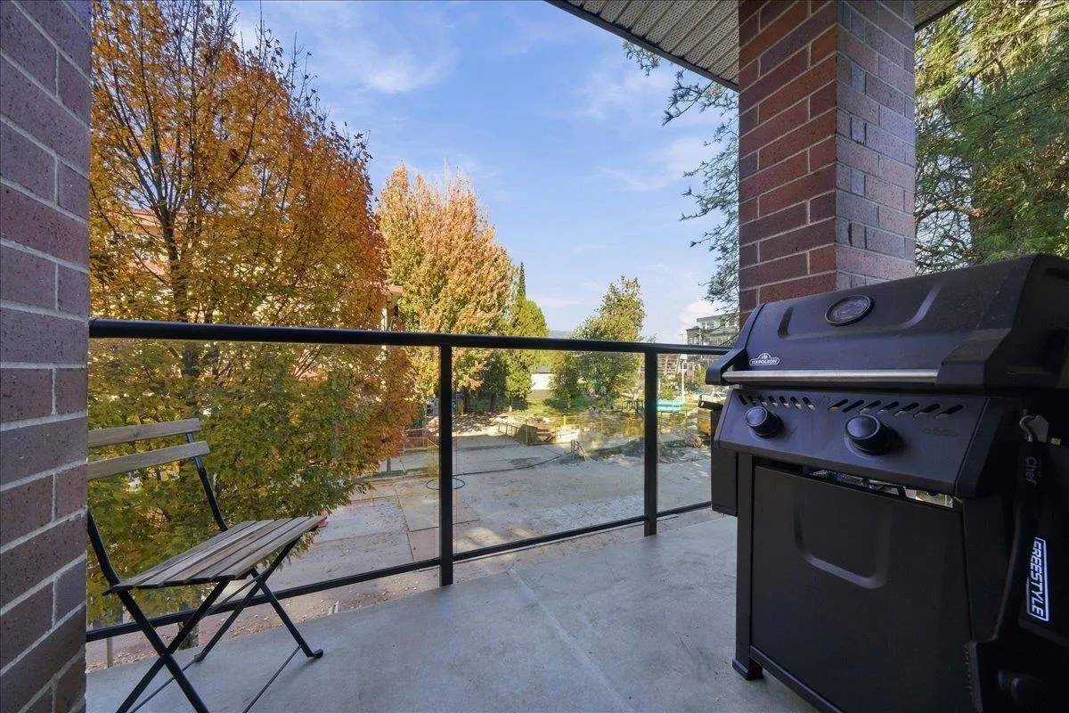 2214 Kelly Avenue #205
