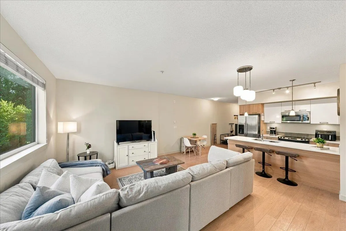 2214 Kelly Avenue #205
