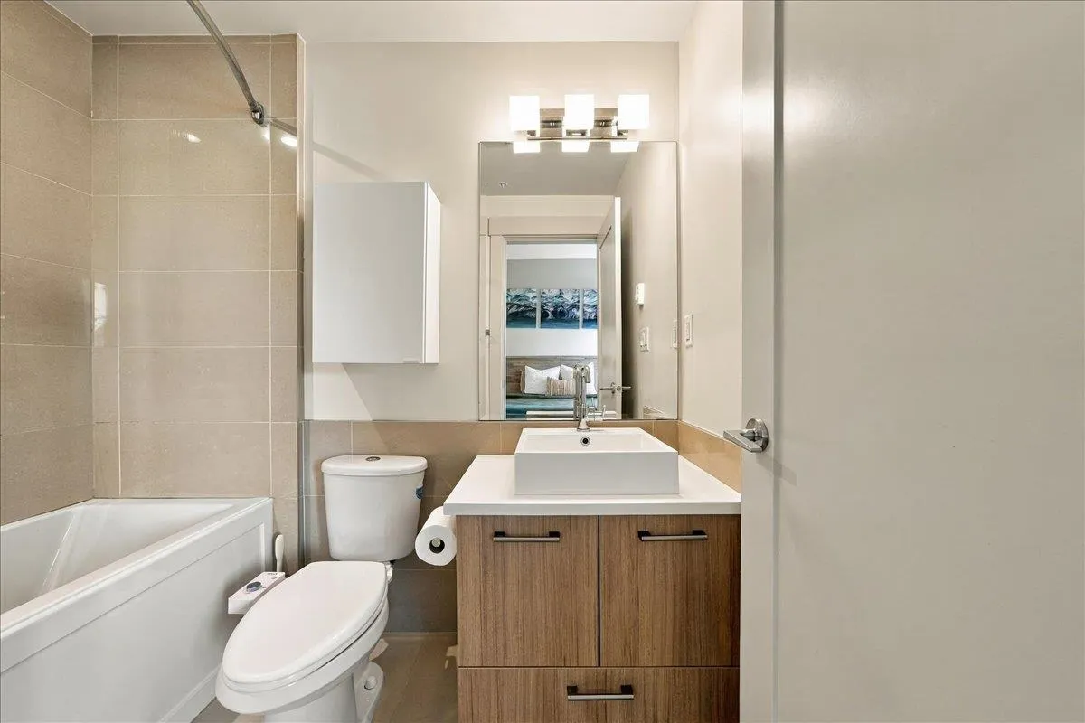 2214 Kelly Avenue #205