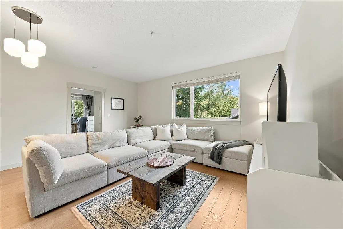 2214 Kelly Avenue #205