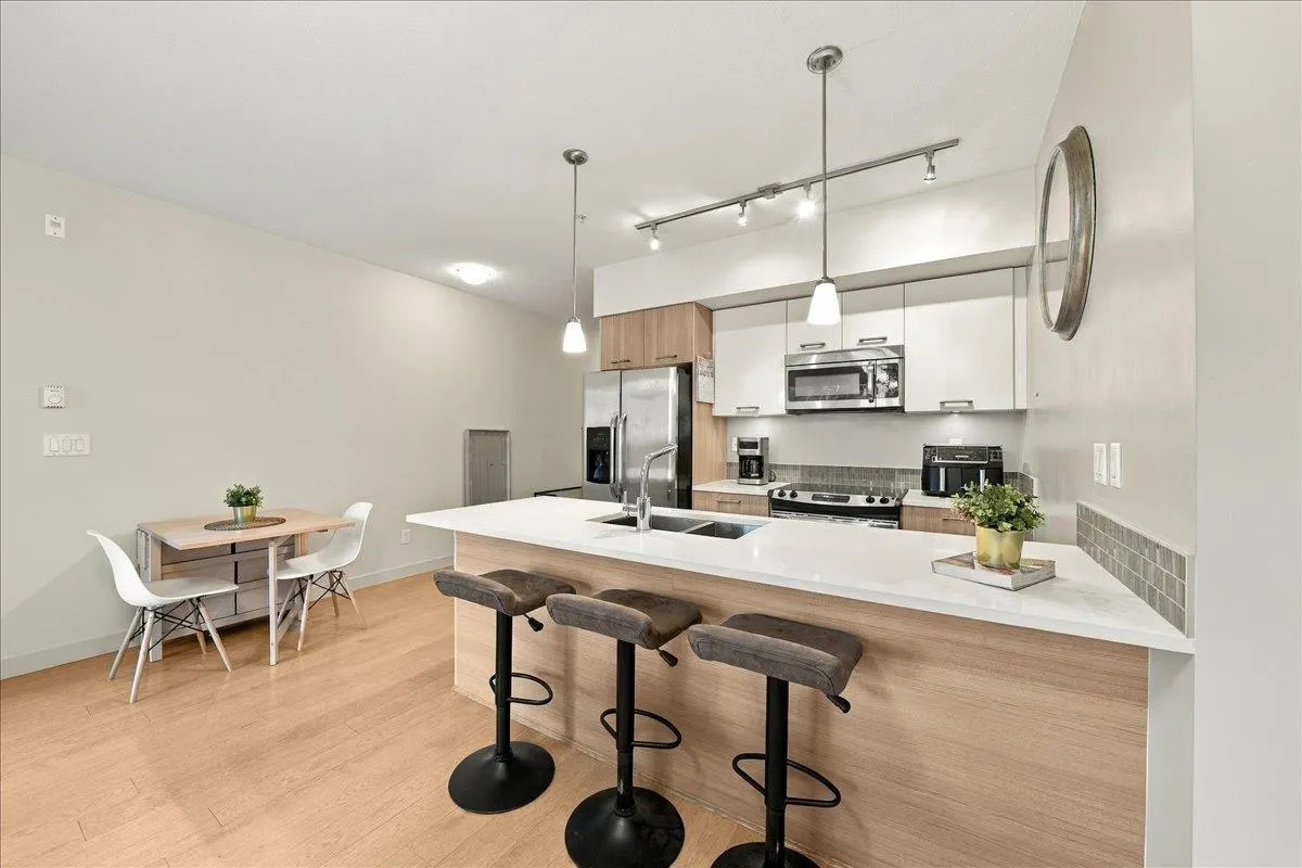 2214 Kelly Avenue #205