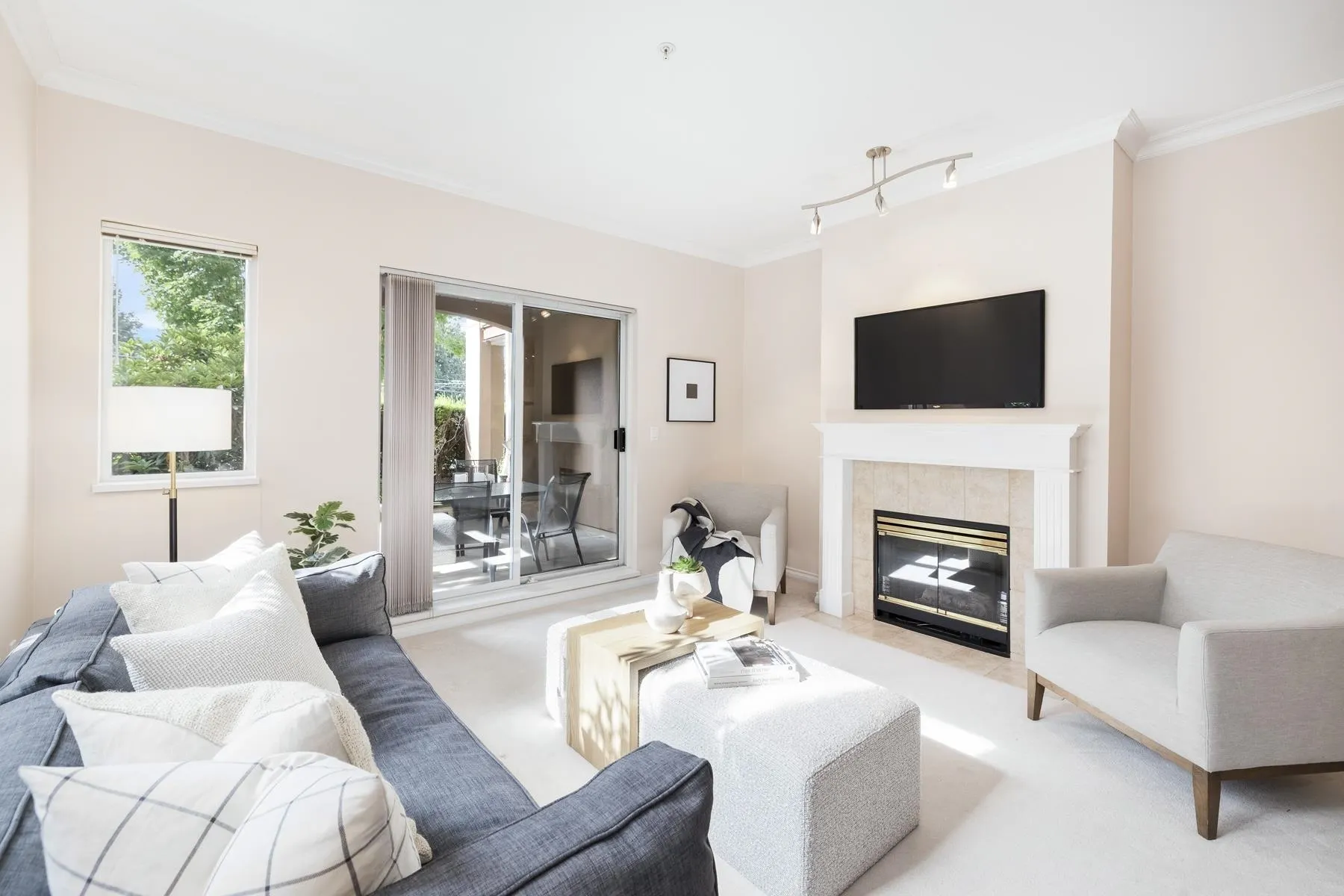 678 W Queens Road #206