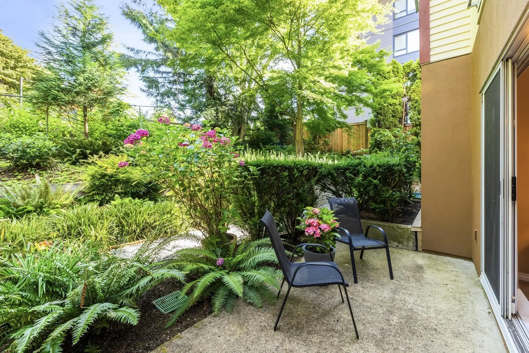 678 W Queens Road #206