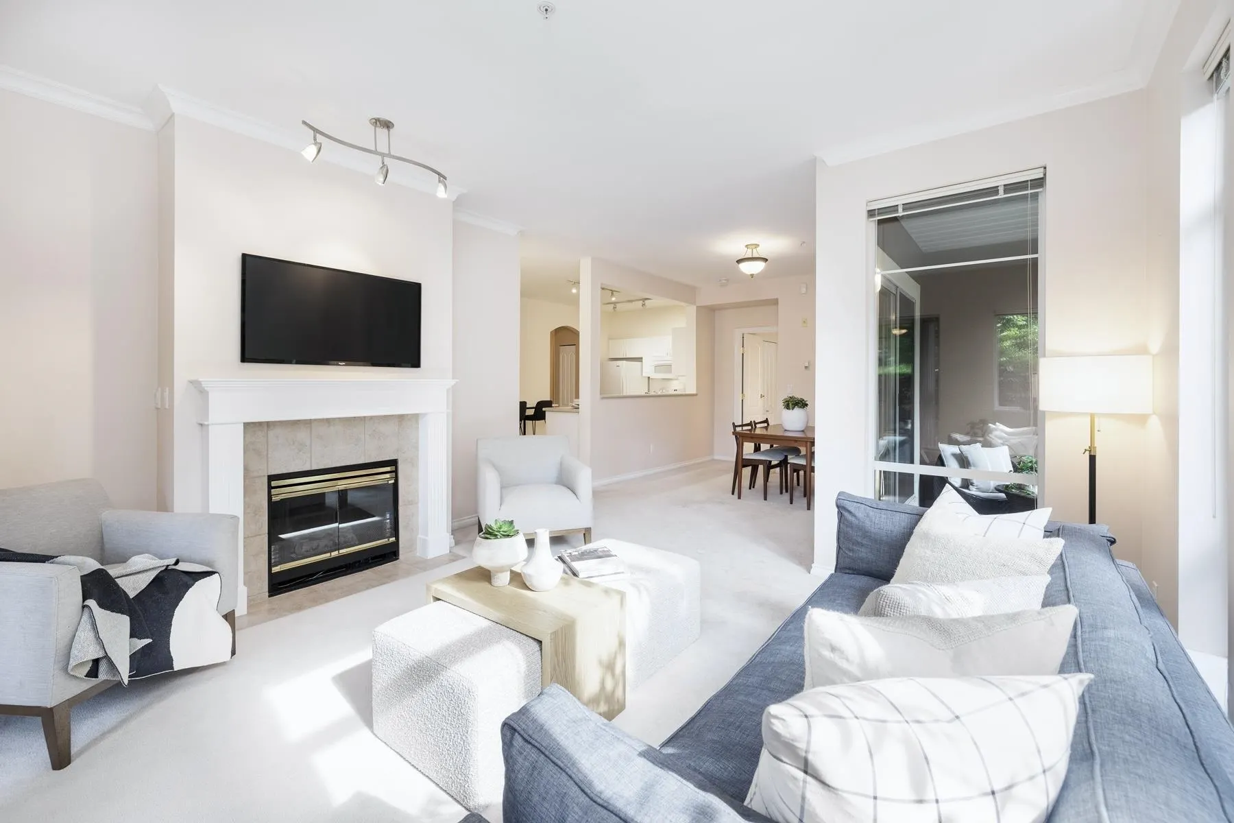 678 W Queens Road #206