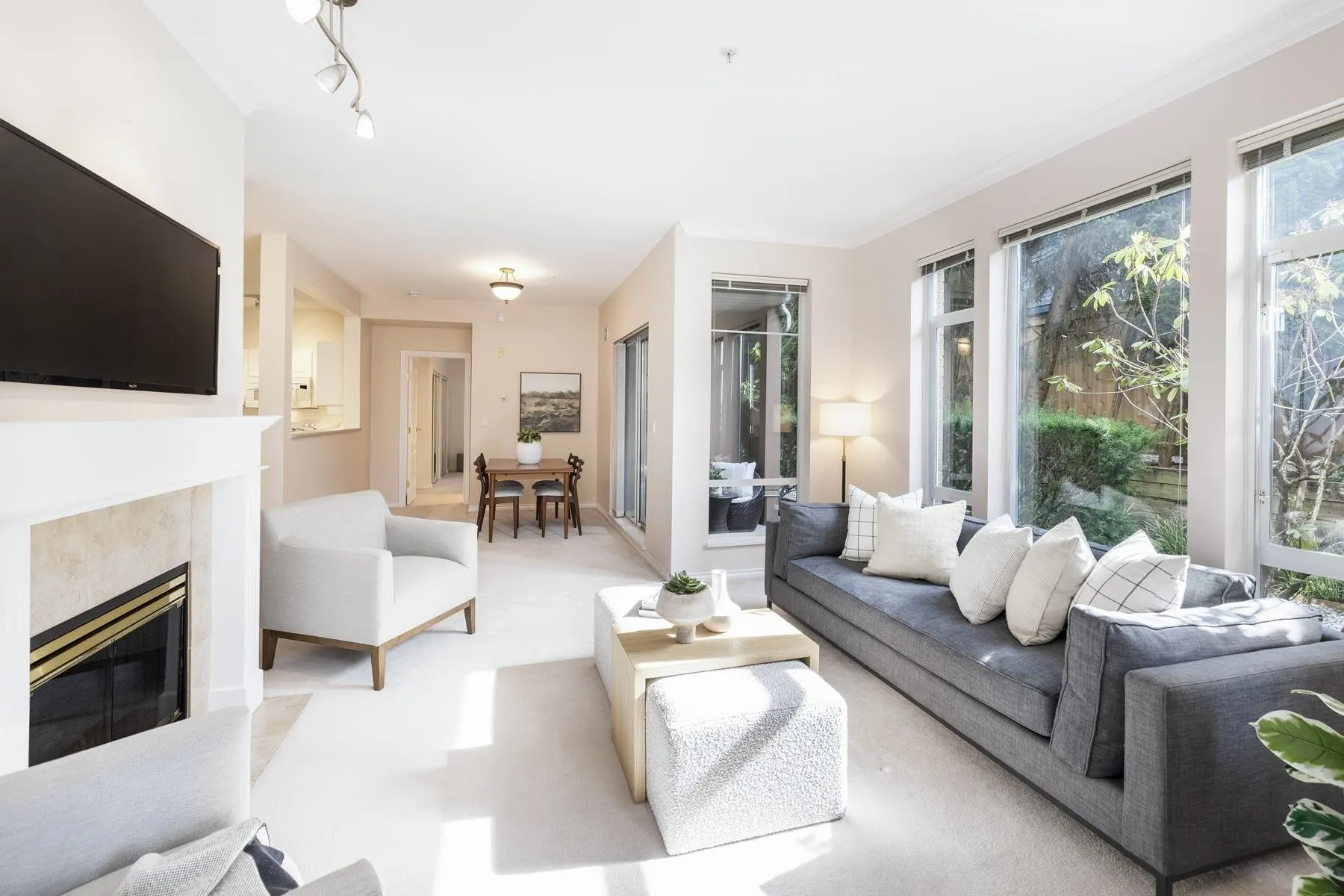 678 W Queens Road #206