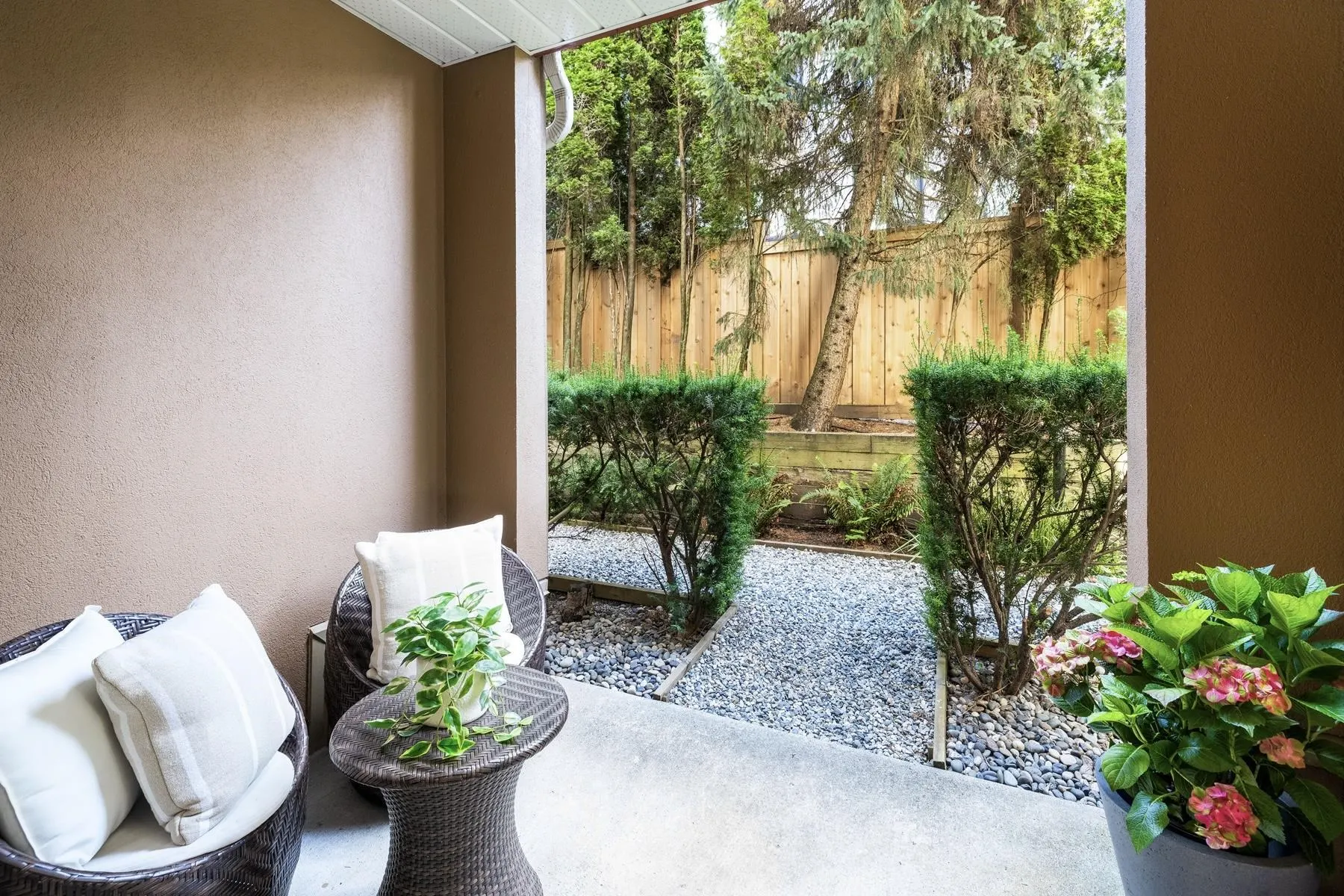678 W Queens Road #206