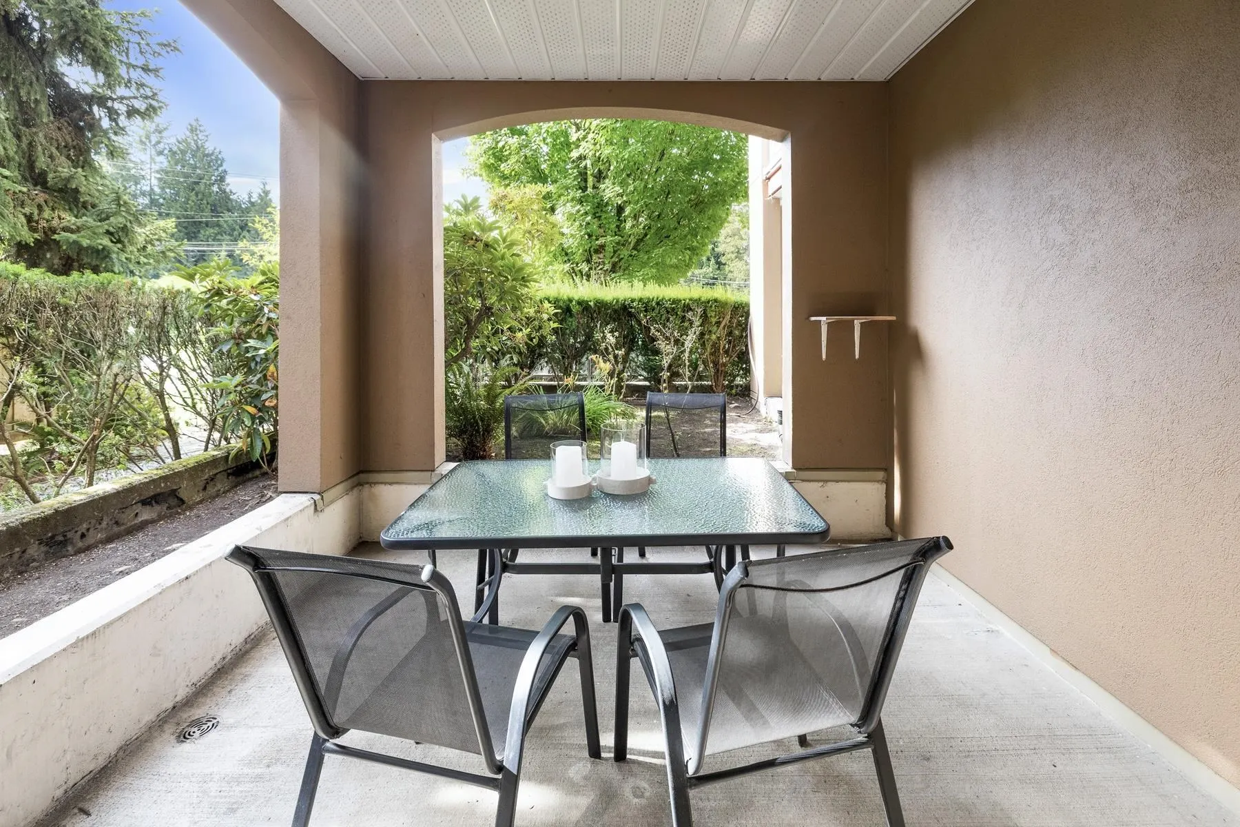678 W Queens Road #206