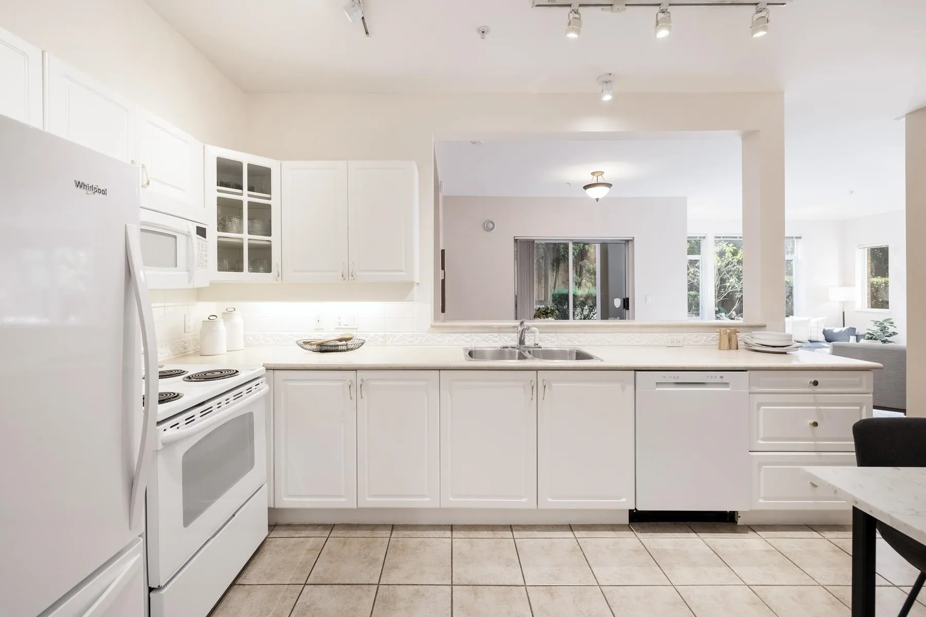 678 W Queens Road #206