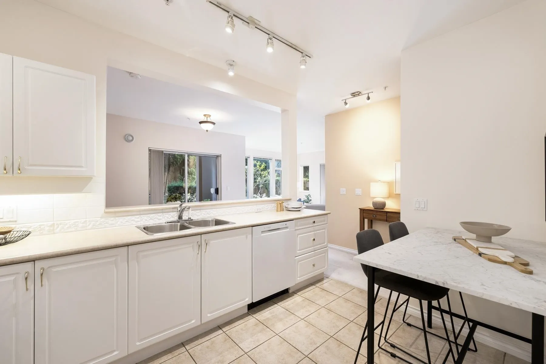 678 W Queens Road #206