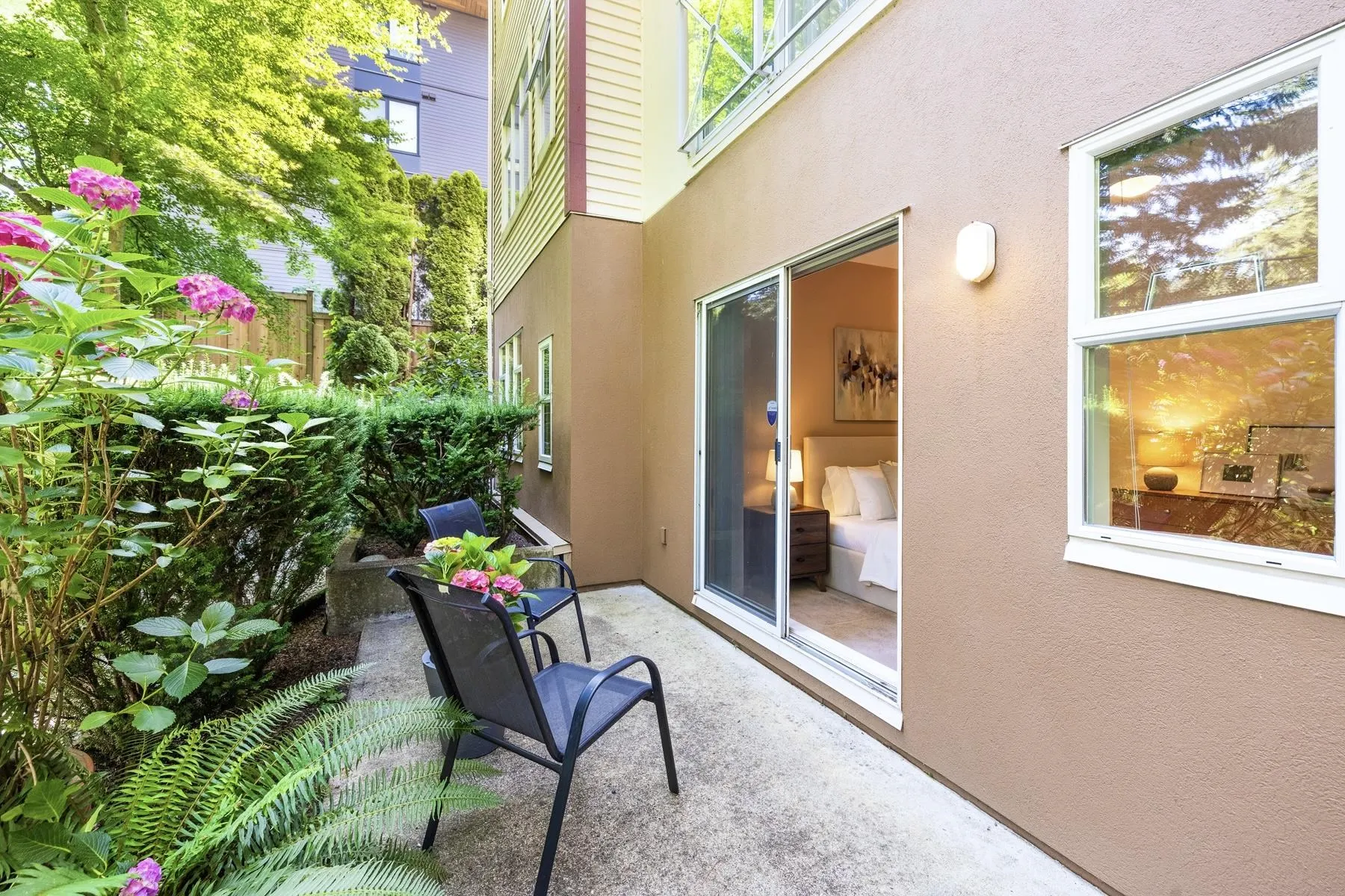 678 W Queens Road #206