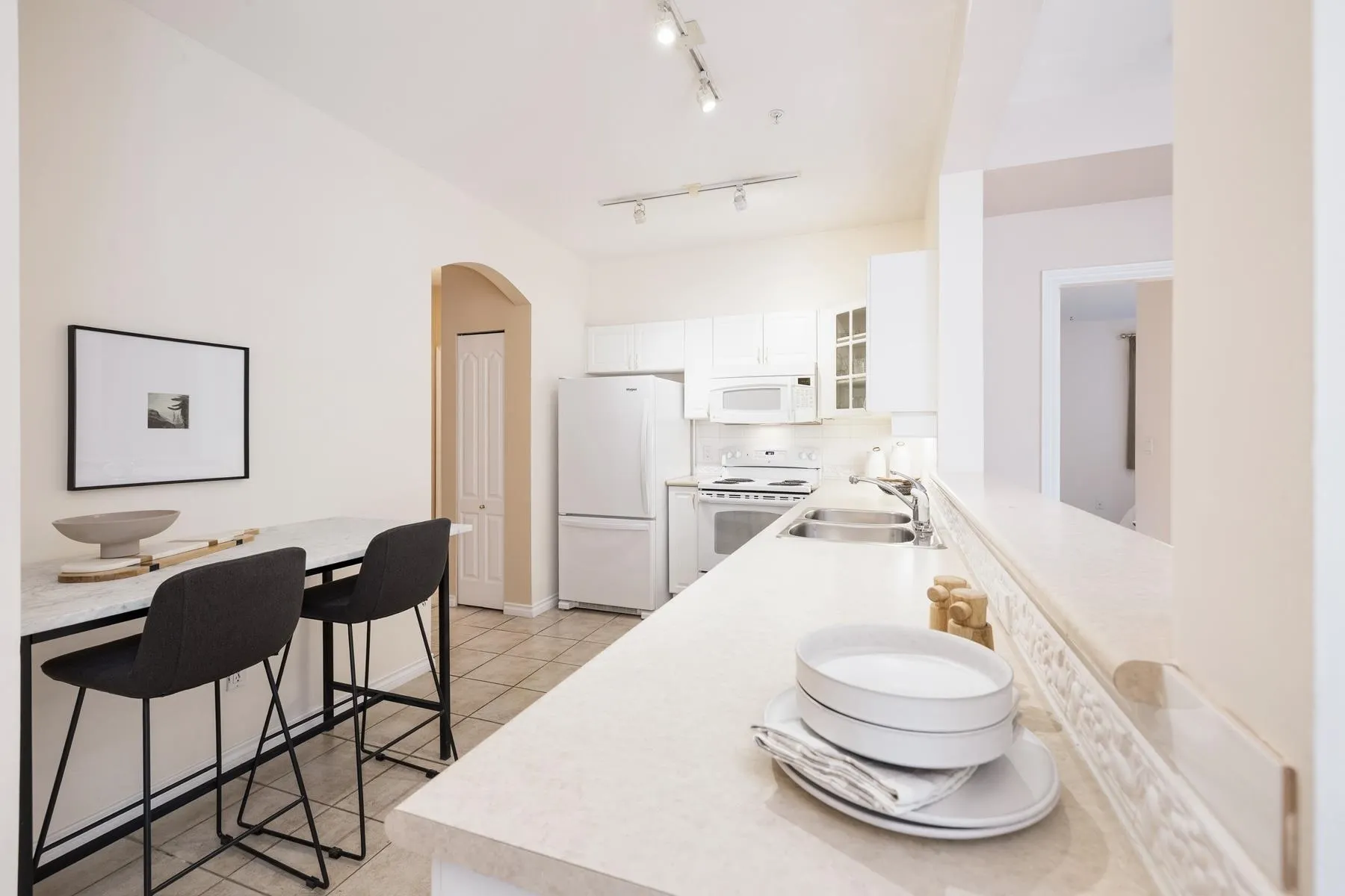 678 W Queens Road #206