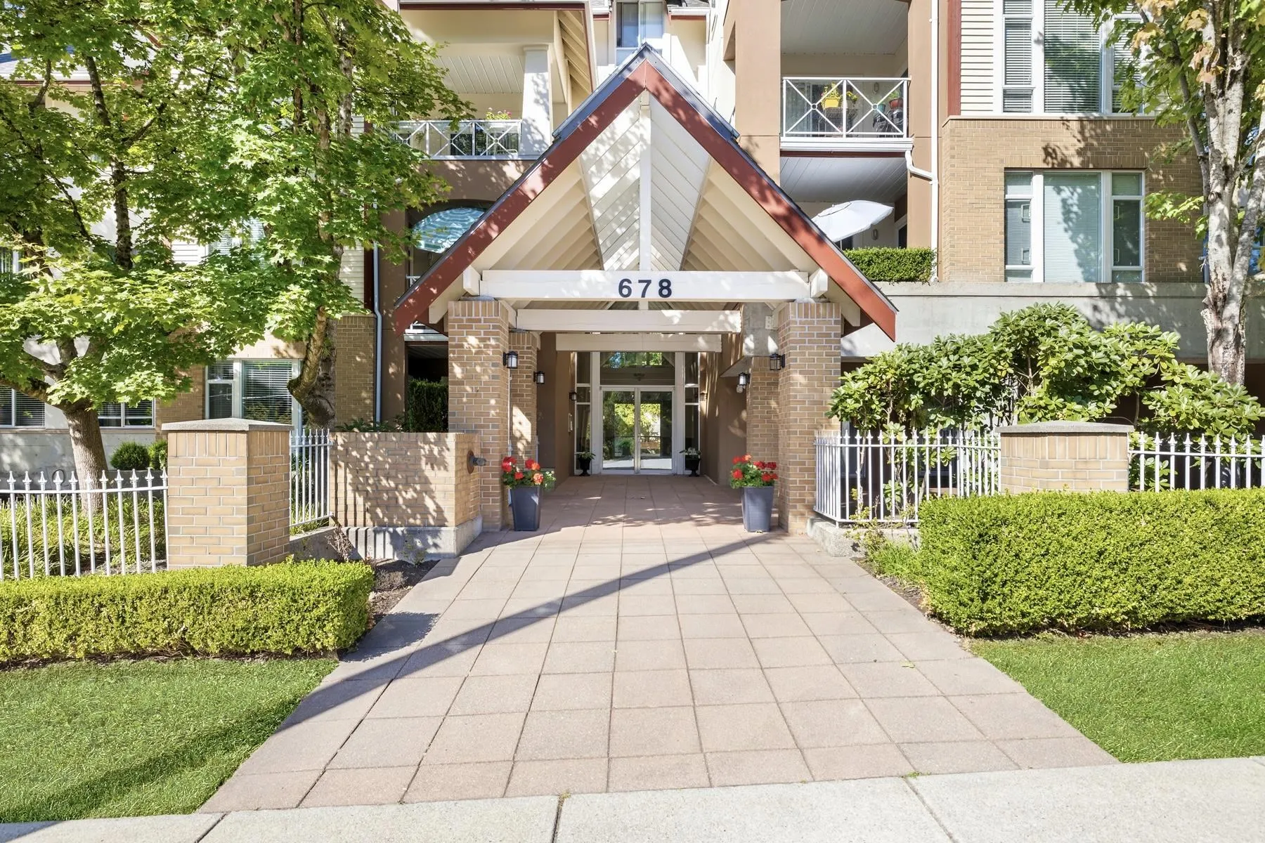 678 W Queens Road #206