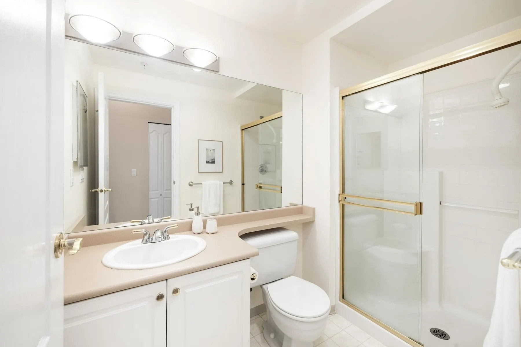 678 W Queens Road #206