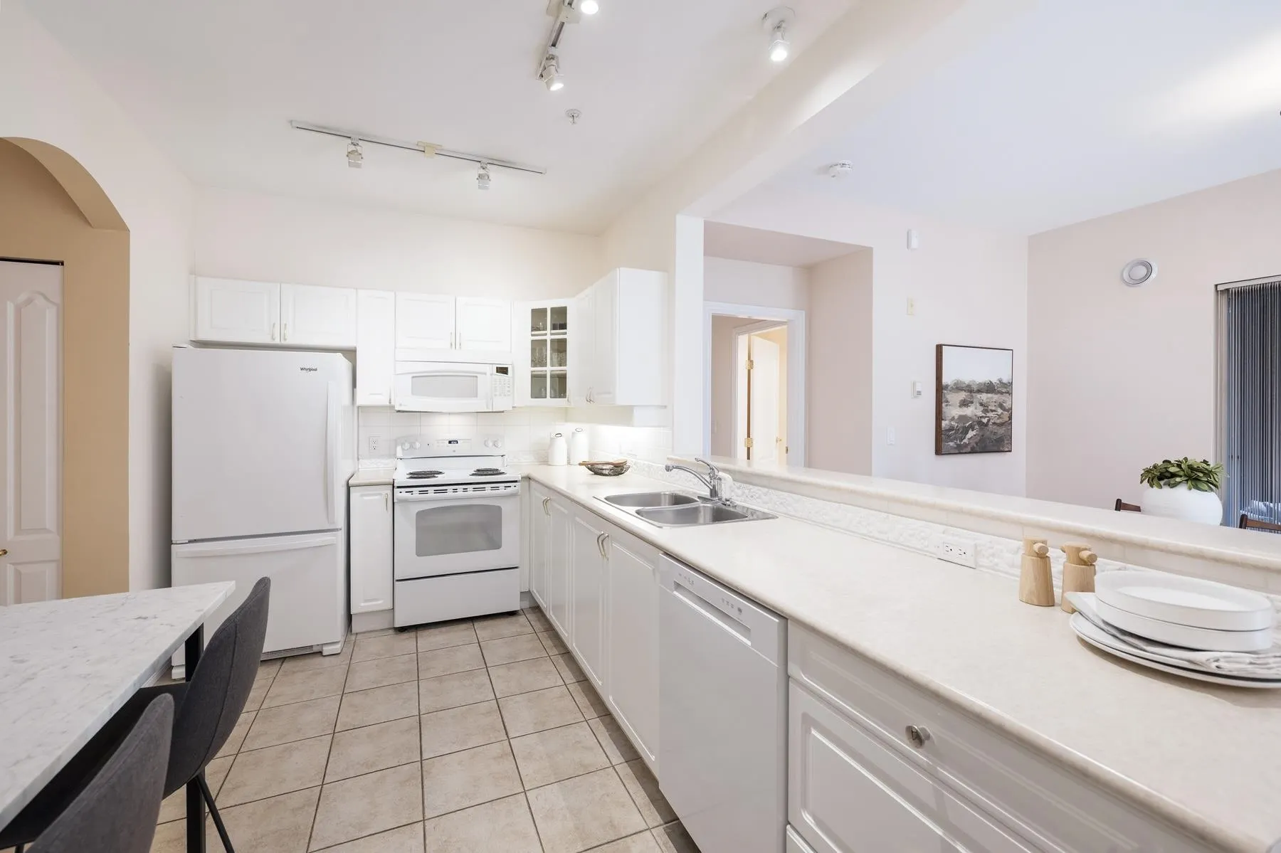 678 W Queens Road #206