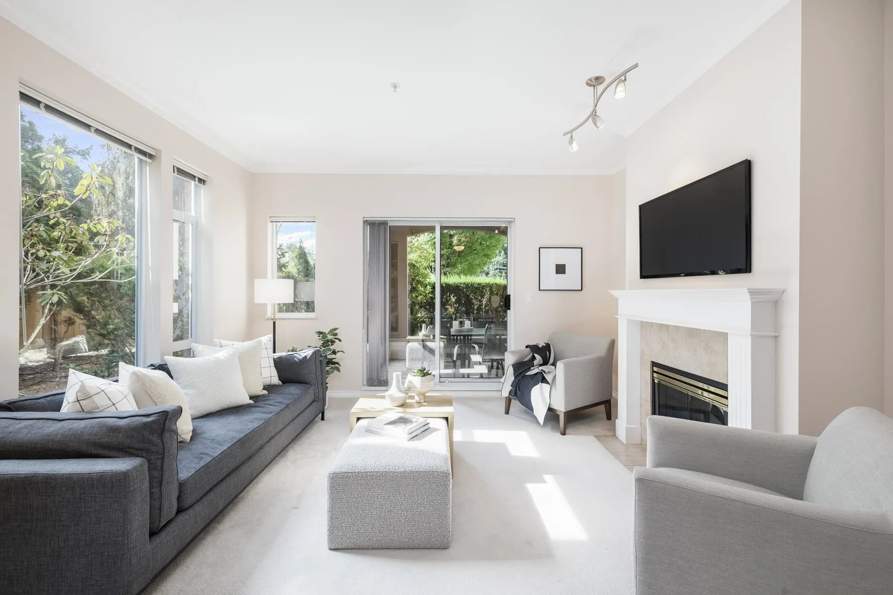 678 W Queens Road #206