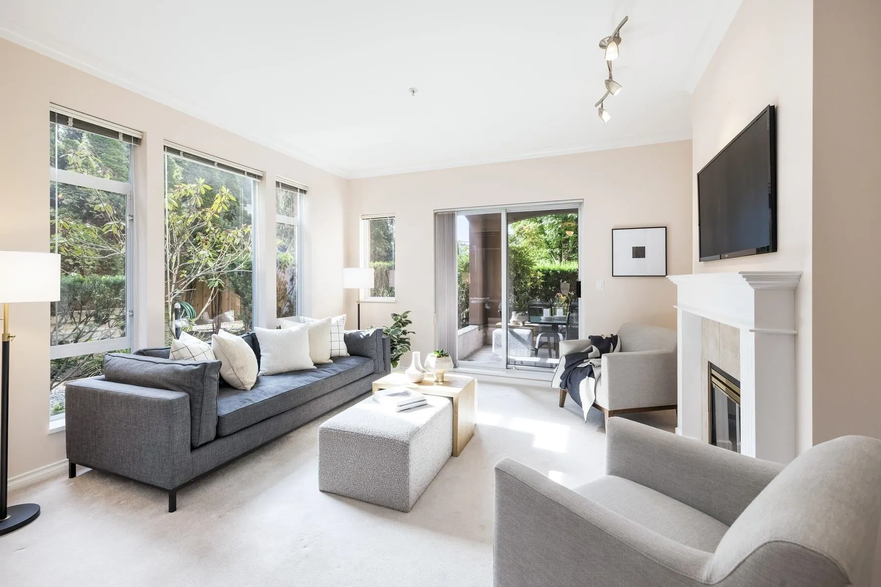 678 W Queens Road #206