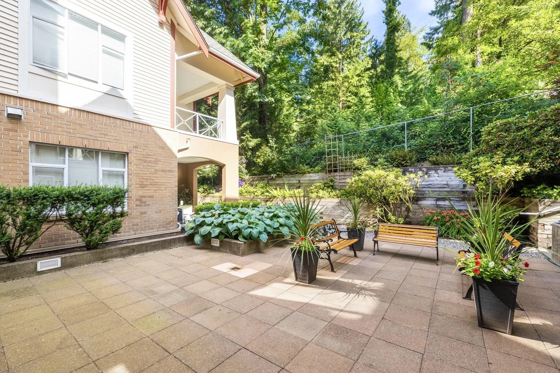 678 W Queens Road #206