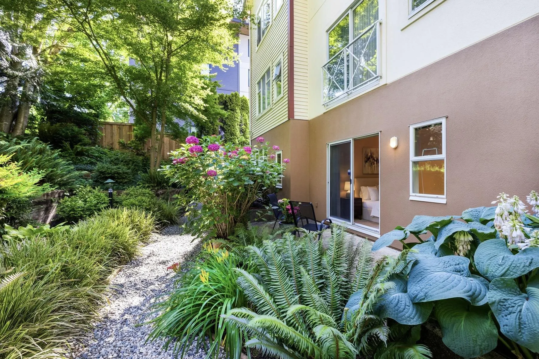 678 W Queens Road #206