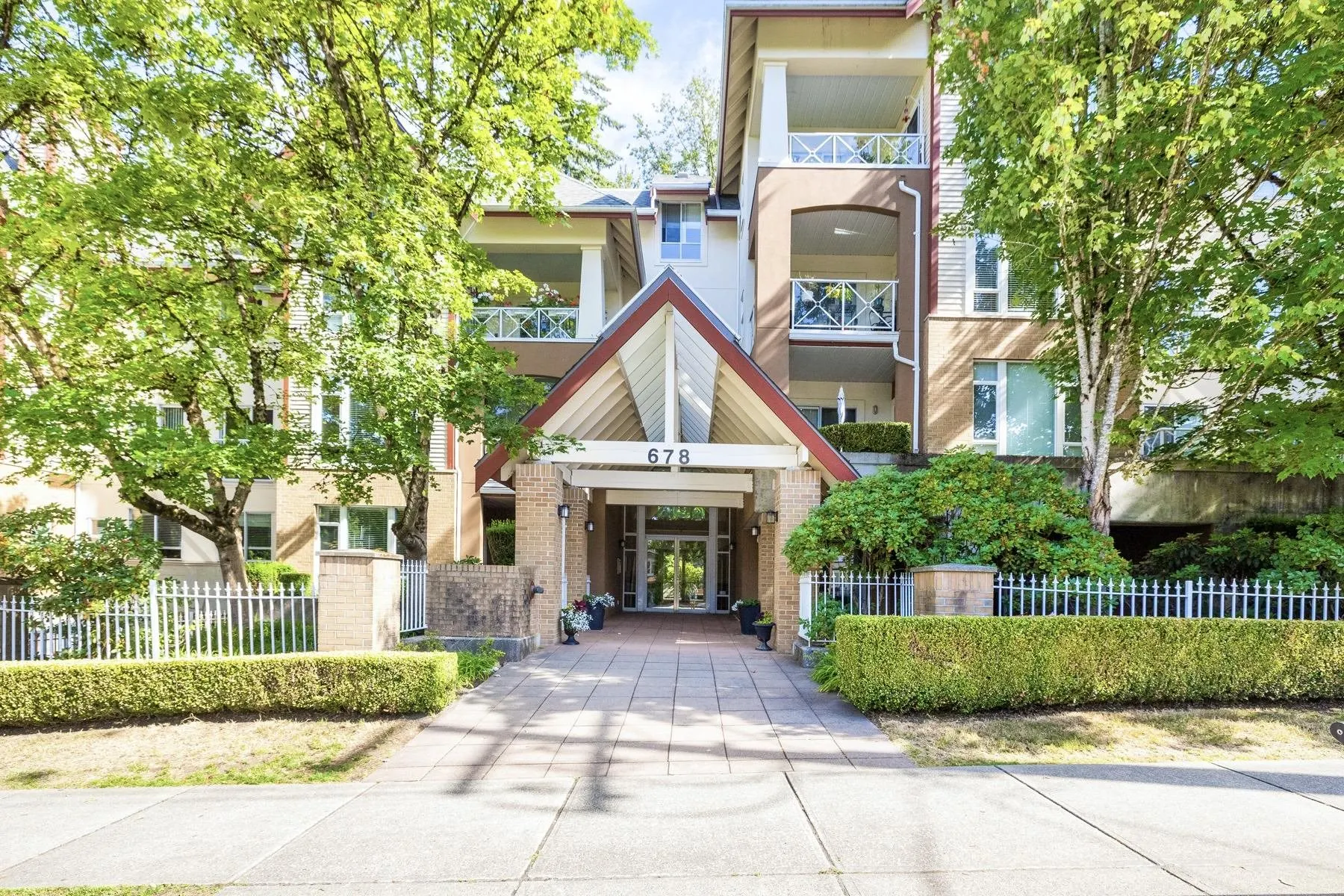 678 W Queens Road #206