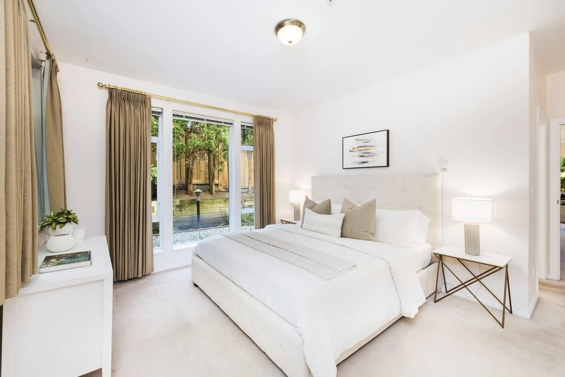 678 W Queens Road #206