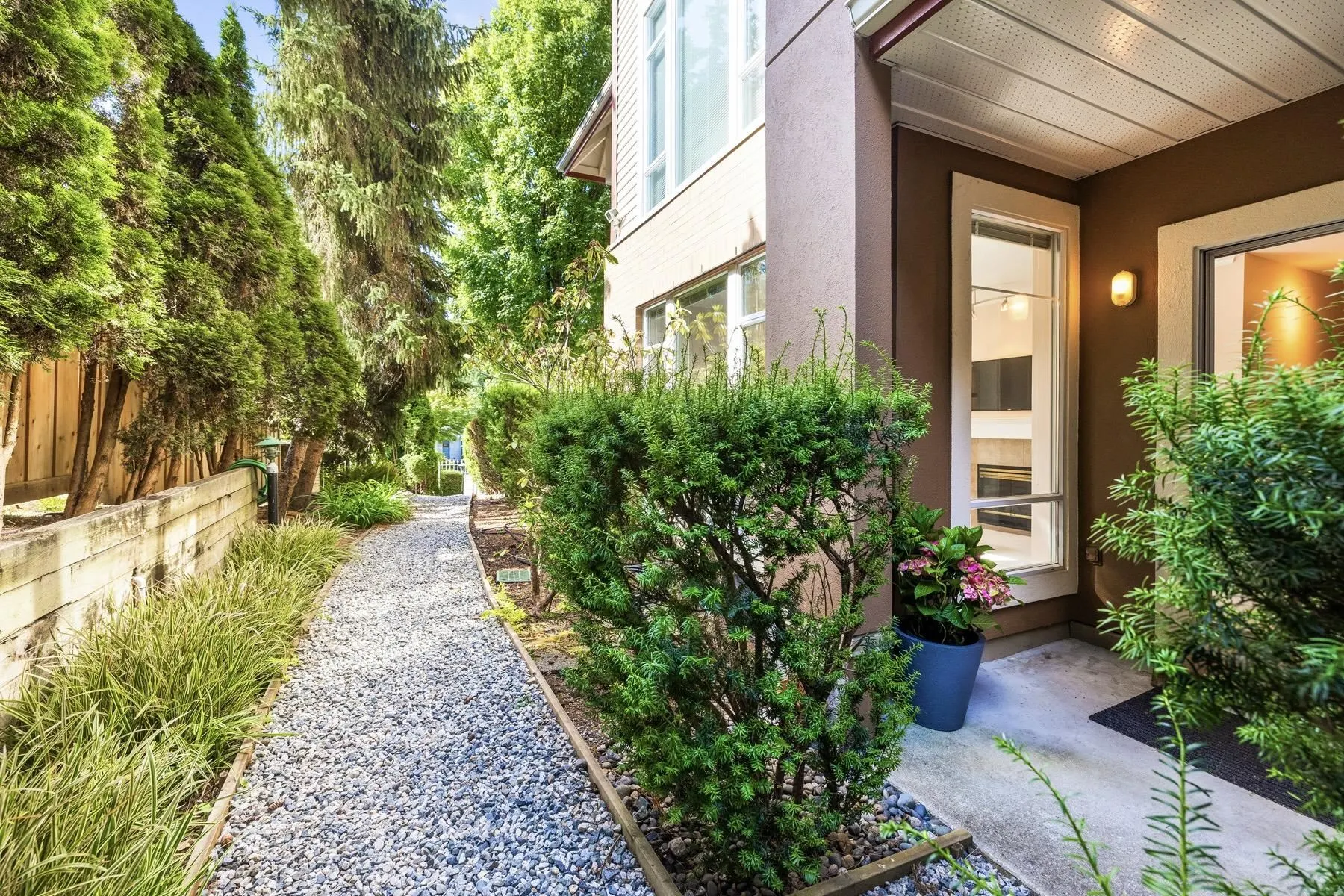 678 W Queens Road #206