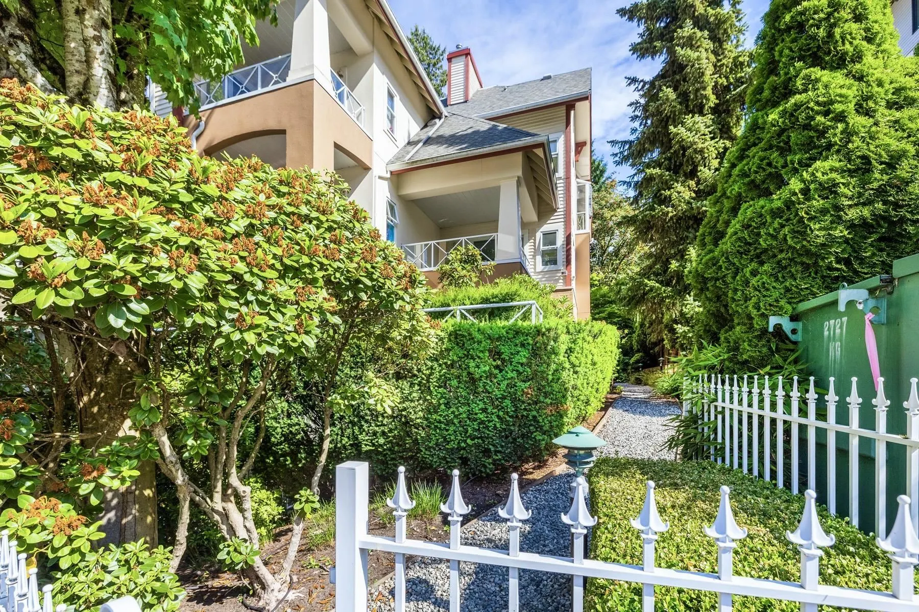678 W Queens Road #206