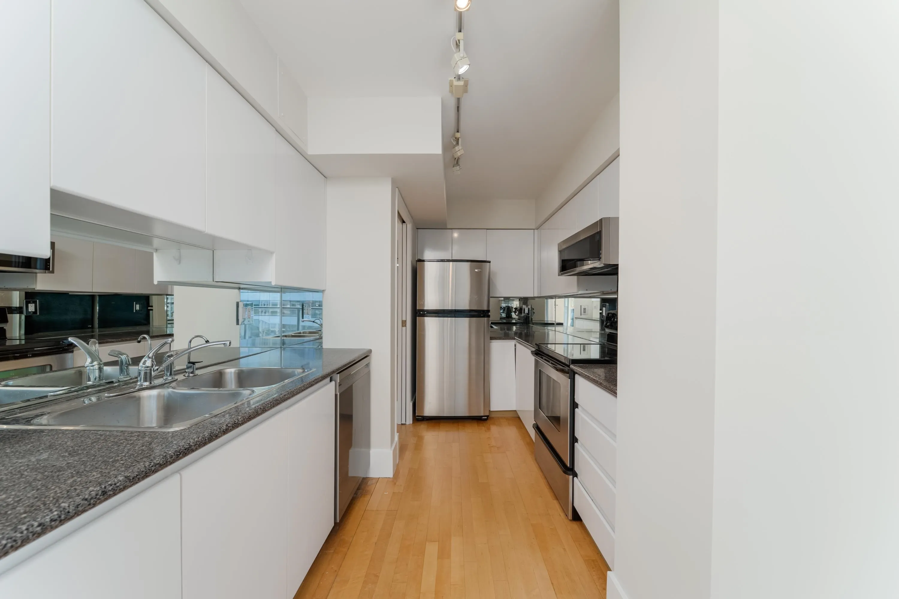 1010 Burnaby Street #905