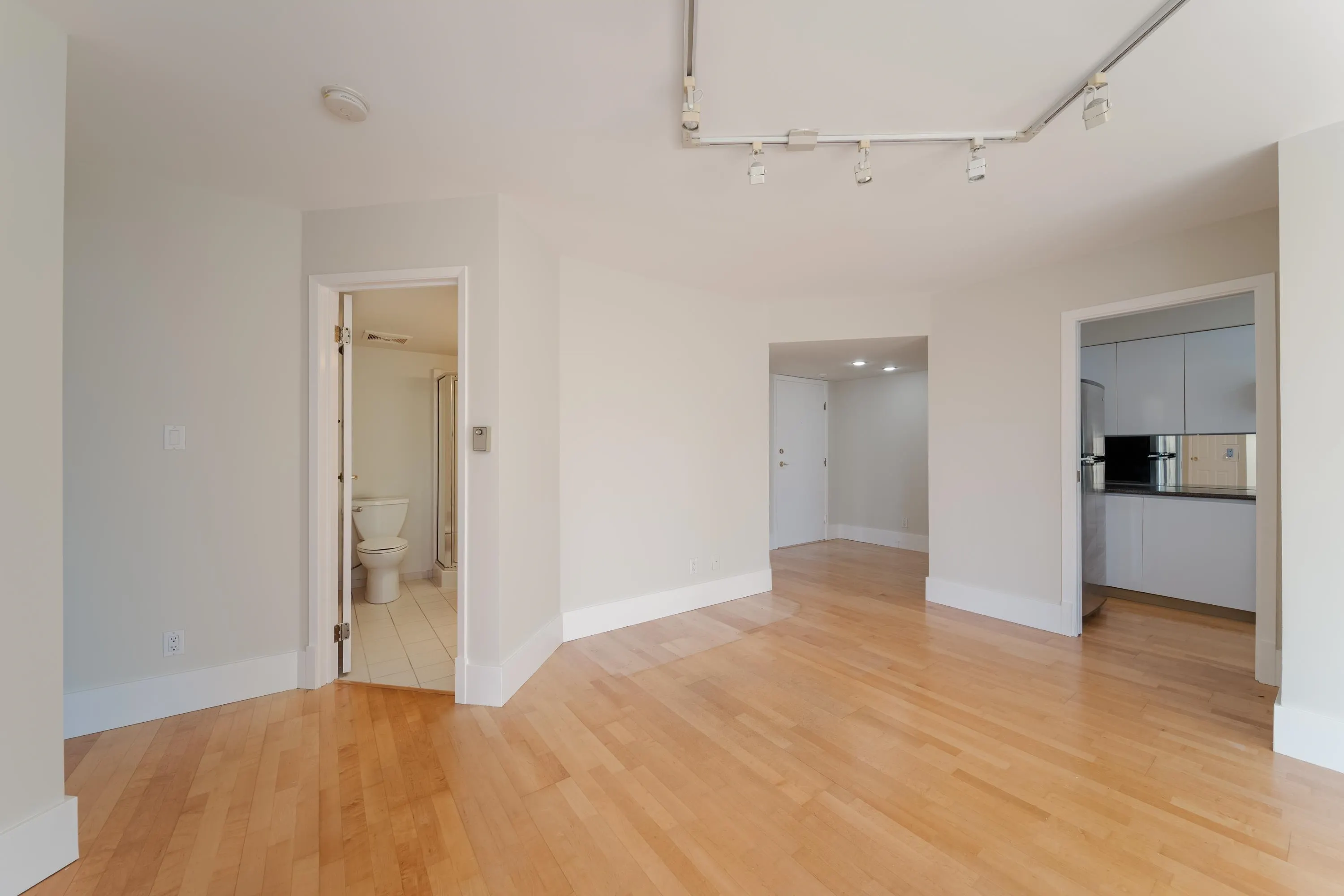 1010 Burnaby Street #905