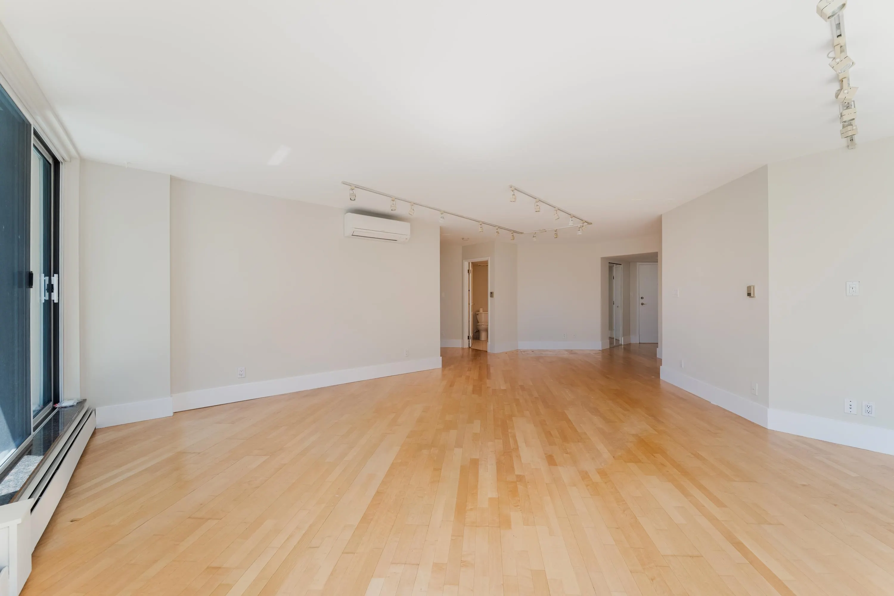1010 Burnaby Street #905