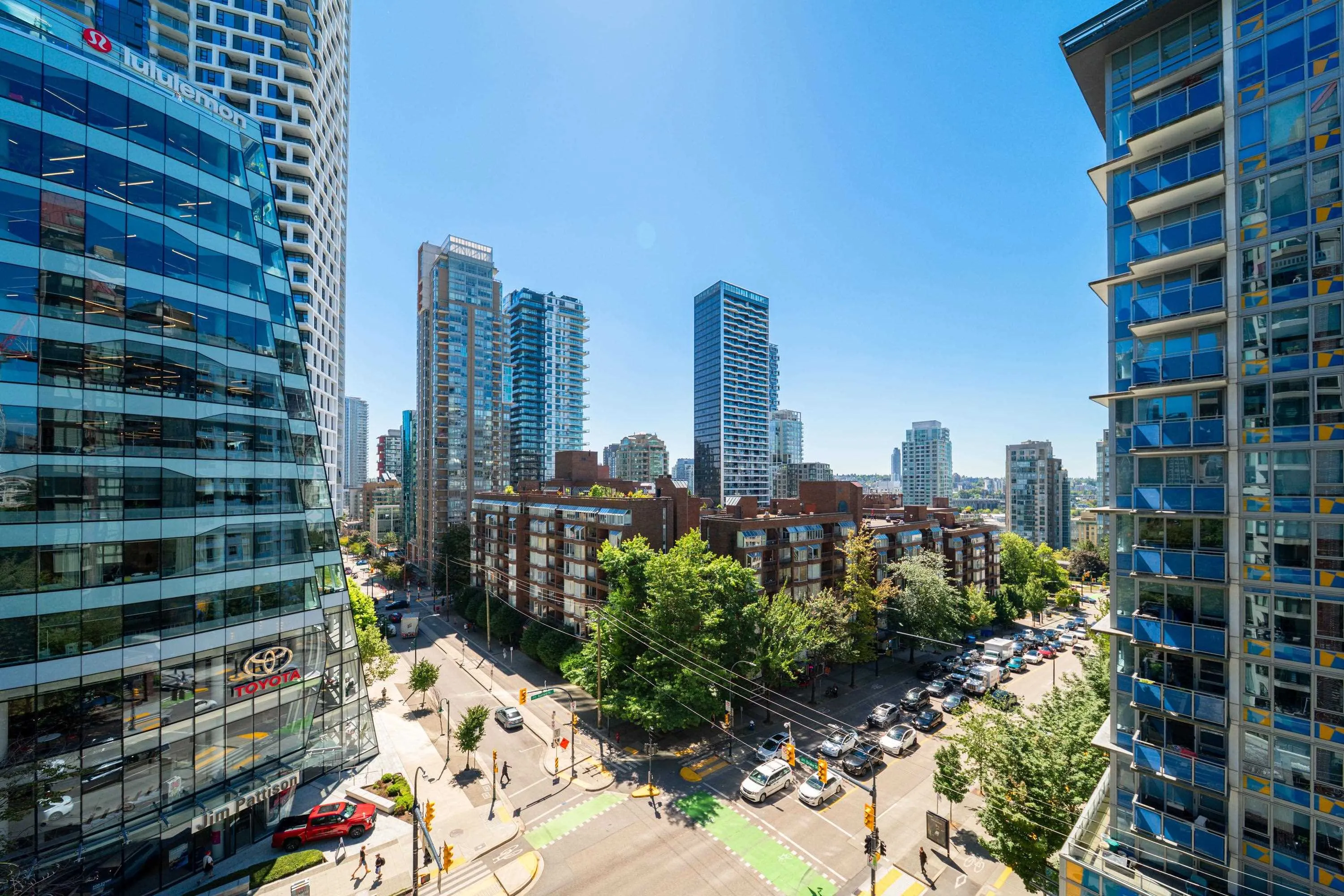 1010 Burnaby Street #905