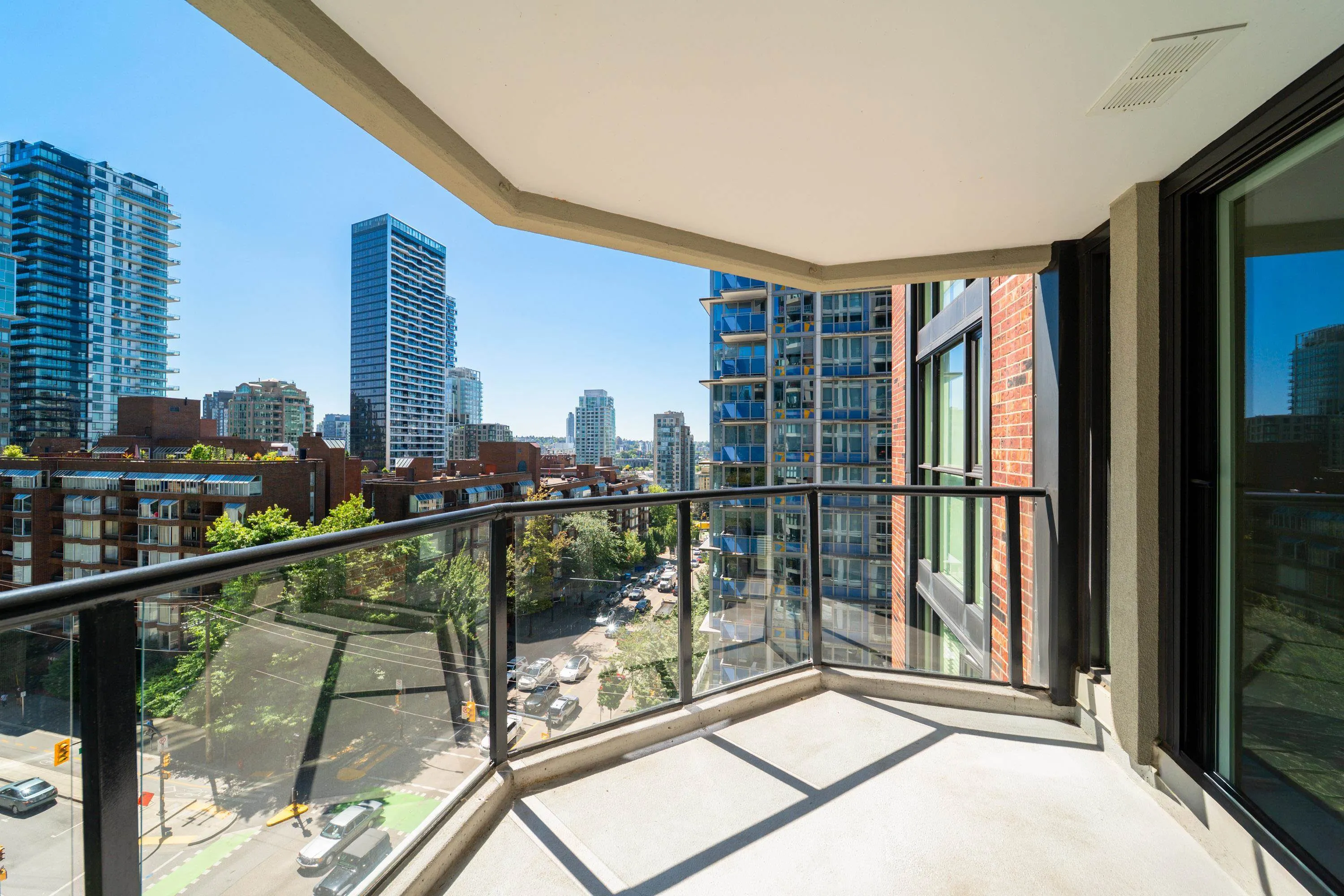 1010 Burnaby Street #905