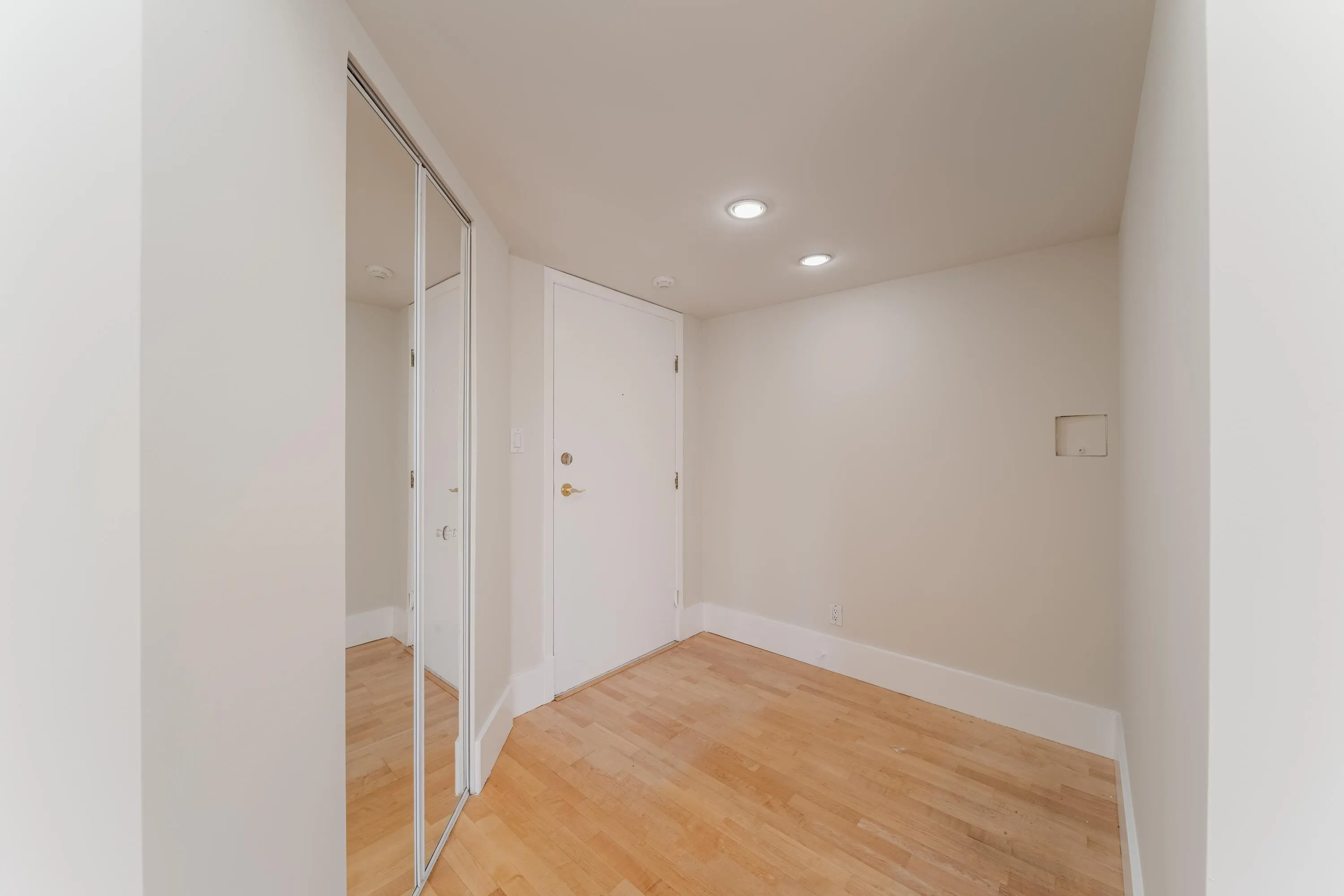 1010 Burnaby Street #905